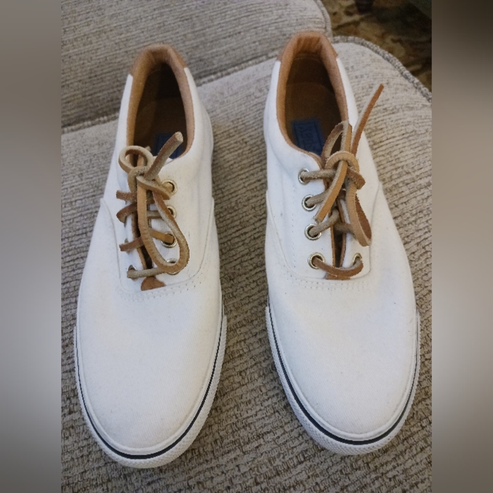 KEDS tennis shoes